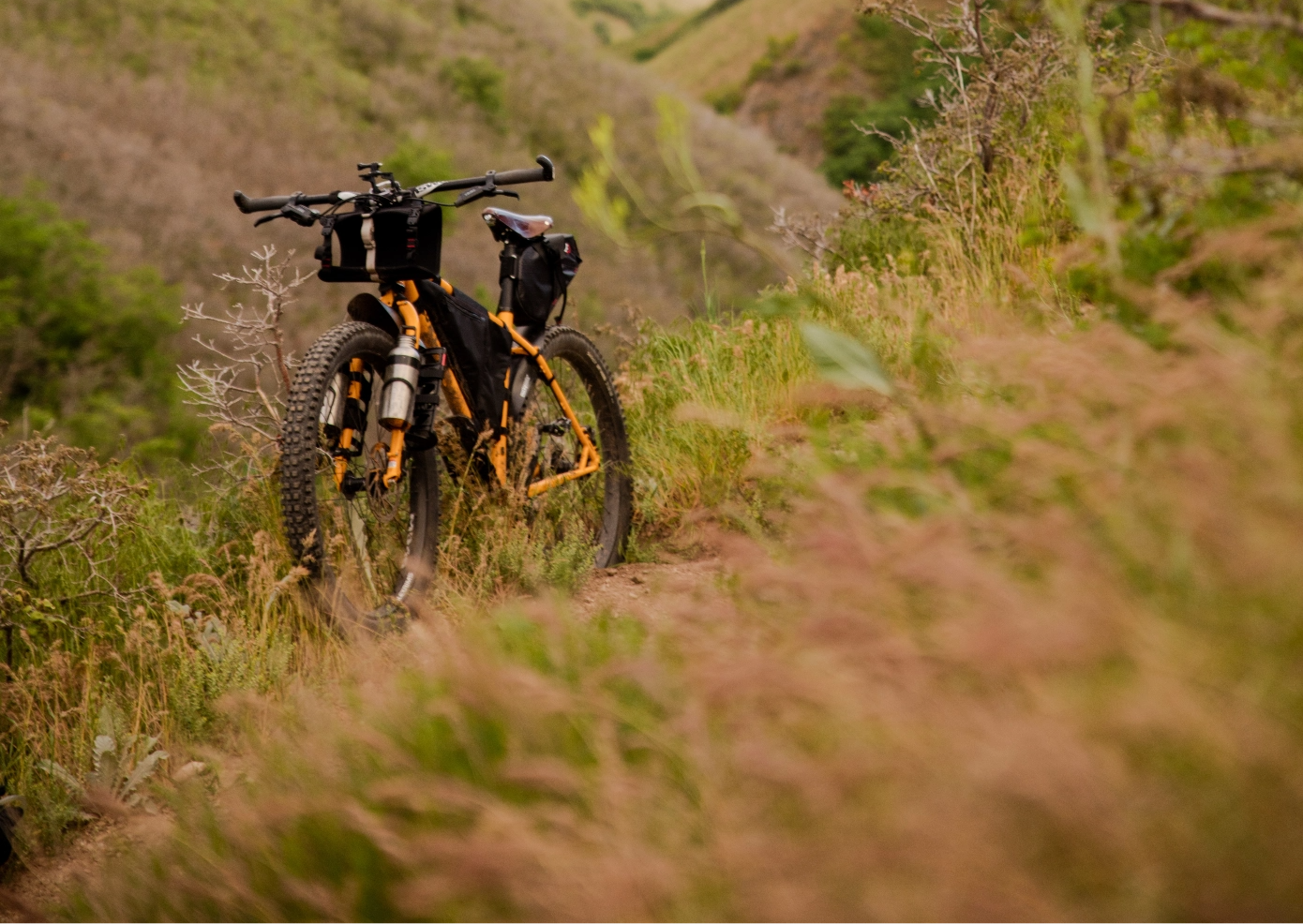 VTT sur des chemins empierrés et tourmentés du Var partez en randonnées à vélo